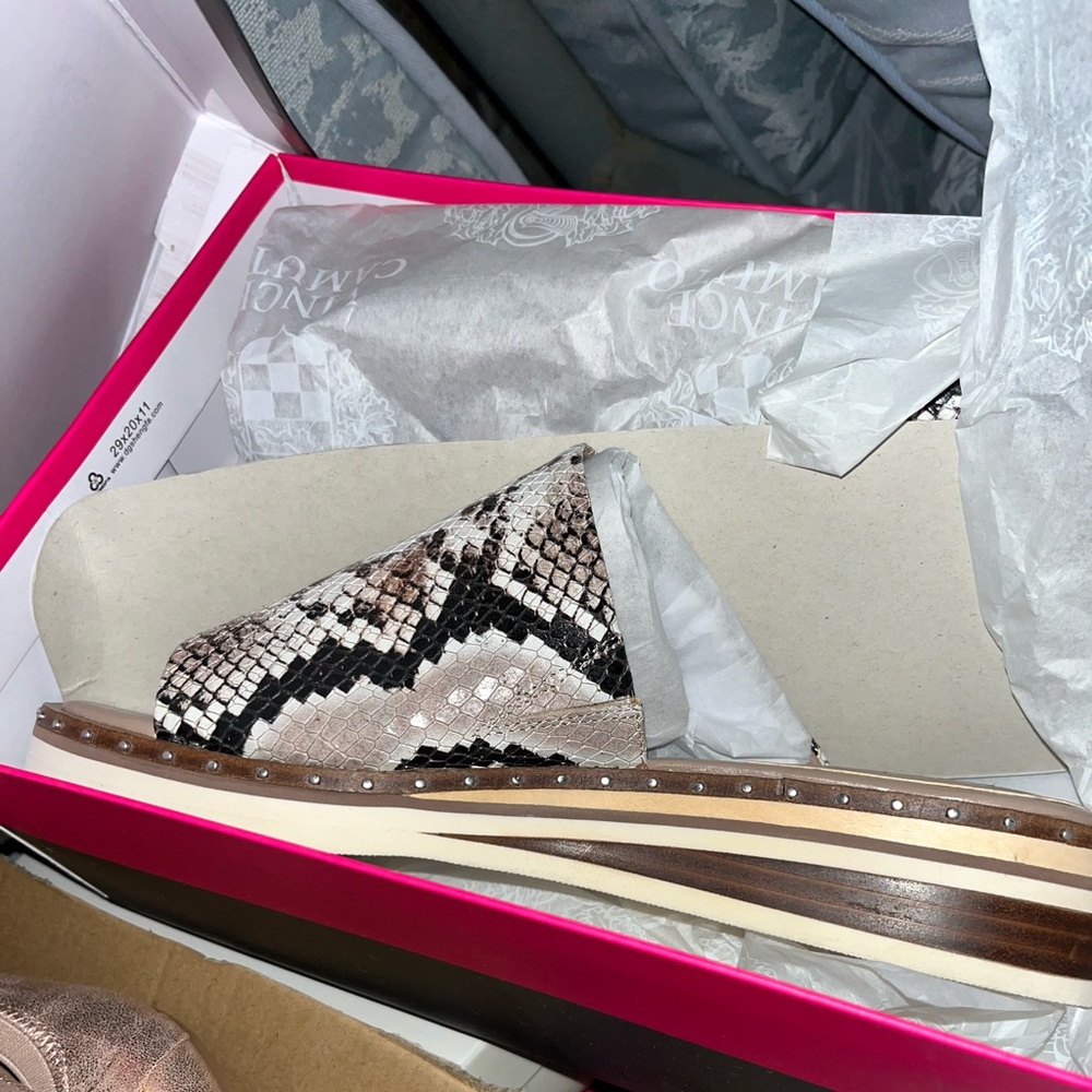 *New* ~ Vince Camuto sandals​​!